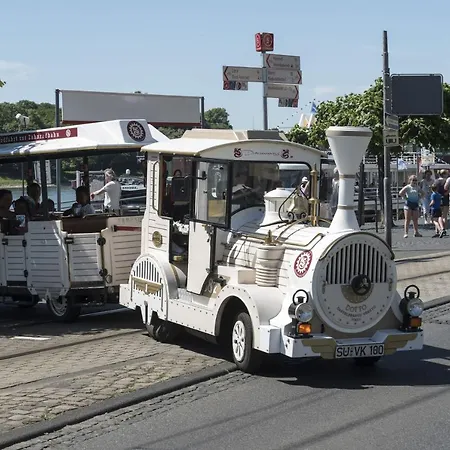 玛丽蒂姆柯尼希斯温特酒店 酒店 4*